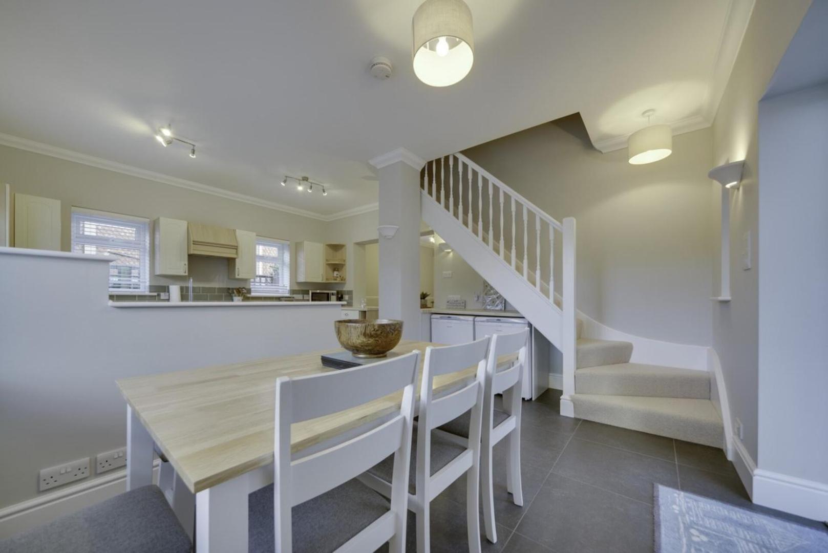 Super 5 Bedroom Family Friendly Retreat Rustington Литлхемптон Экстерьер фото
